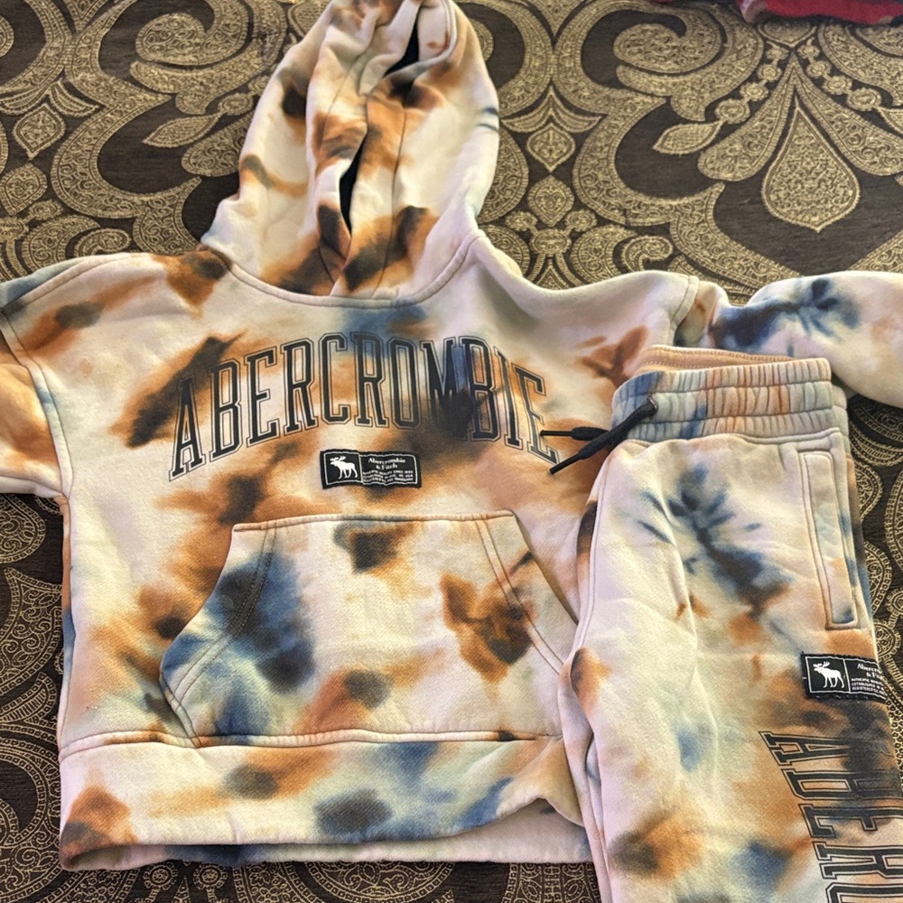 Abercrombie & Fitch Blue and Brown Tie-Dye Set